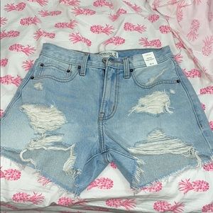 Abercrombie & Fitch Mid Rise Boyfriend Shorts